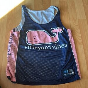 Vineyard vines pinny , size xs women’s. This pinny is reversible aswell!